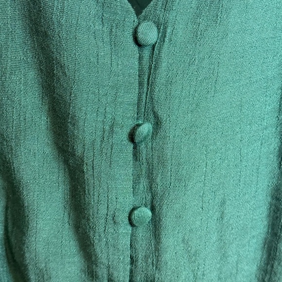 Elegant Green Button-Down Dress - Picture 7 of 8